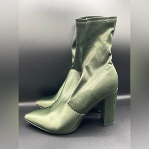 Charles Albert Green Heeled Boots Suede Minimalist Design